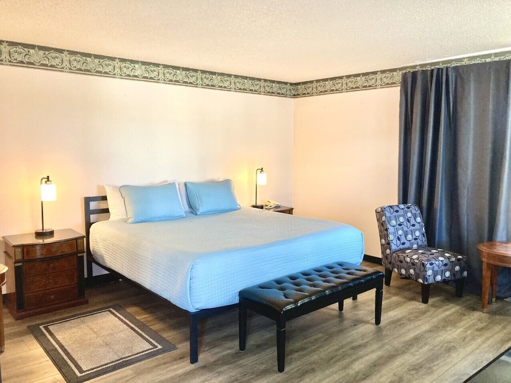 Coast Riders Inn 15/50