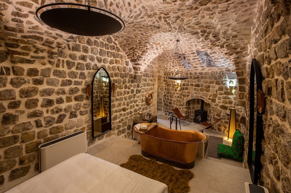 Mirsoum Hotel 17/34