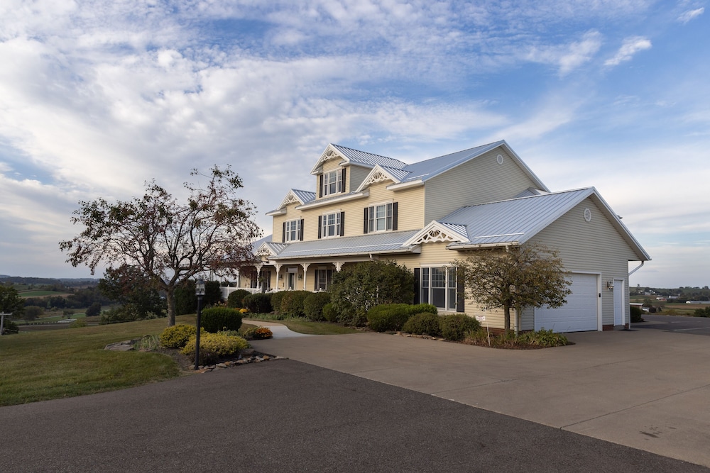 Hillside Inn 53/67