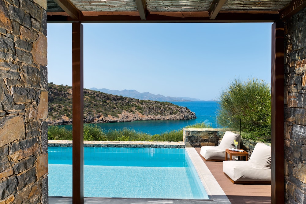 Daios Cove 23/50