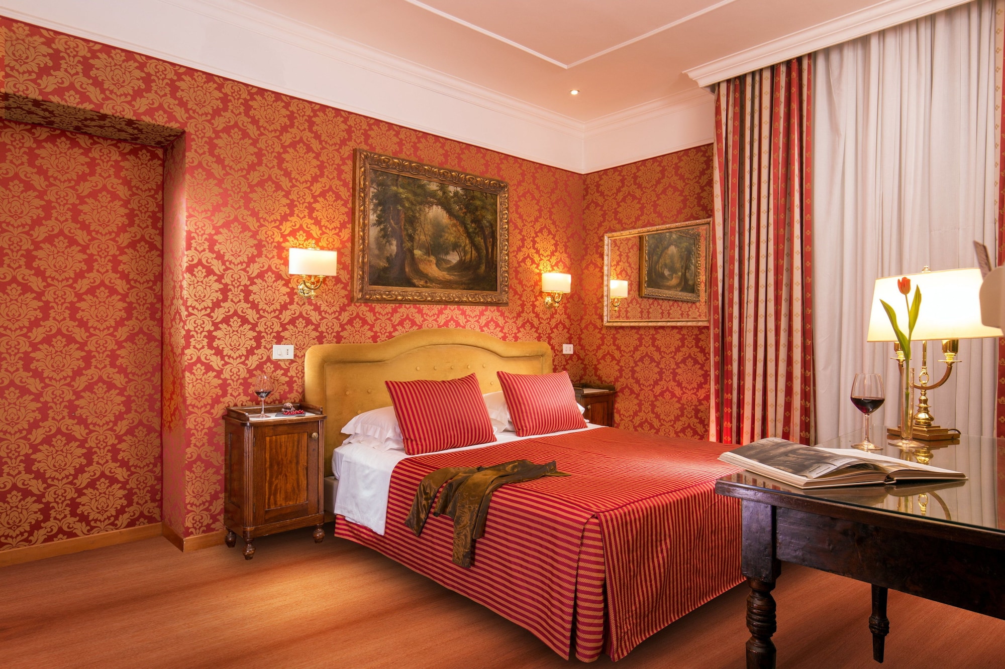 DELUXE, DOUBLE OR TWIN BED