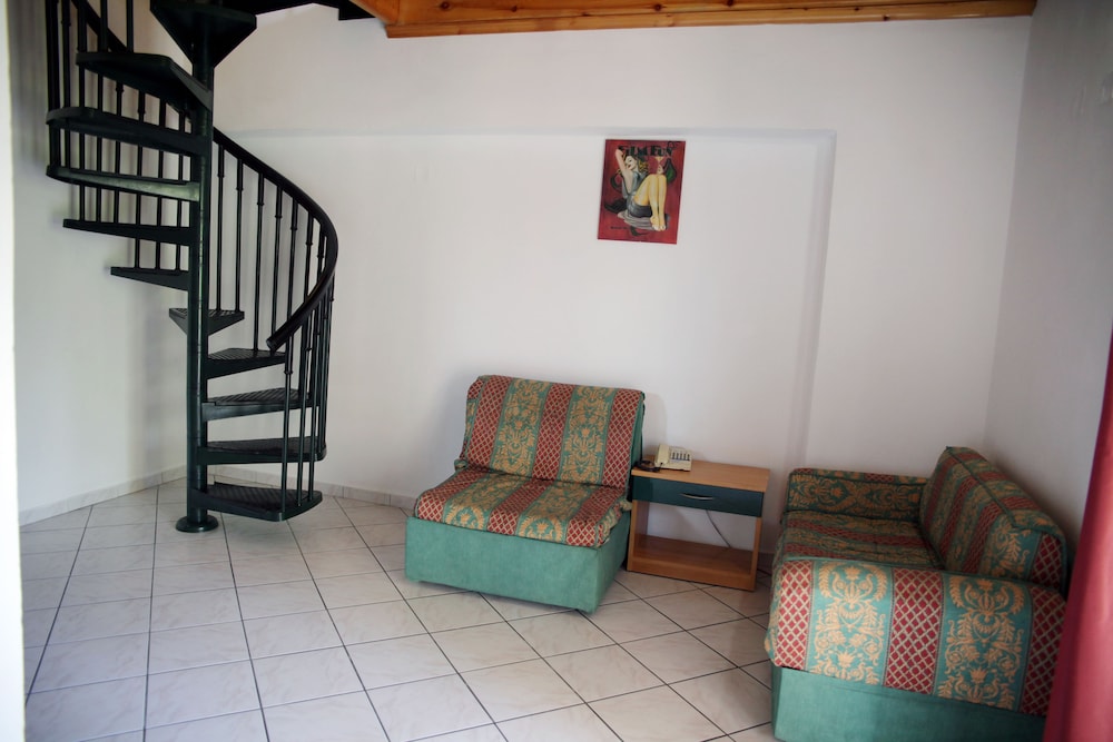 Oula Maisonettes 47/61