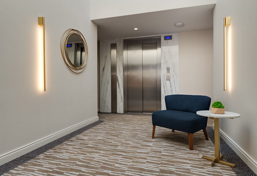 Gleam Collection Hotel 53/62