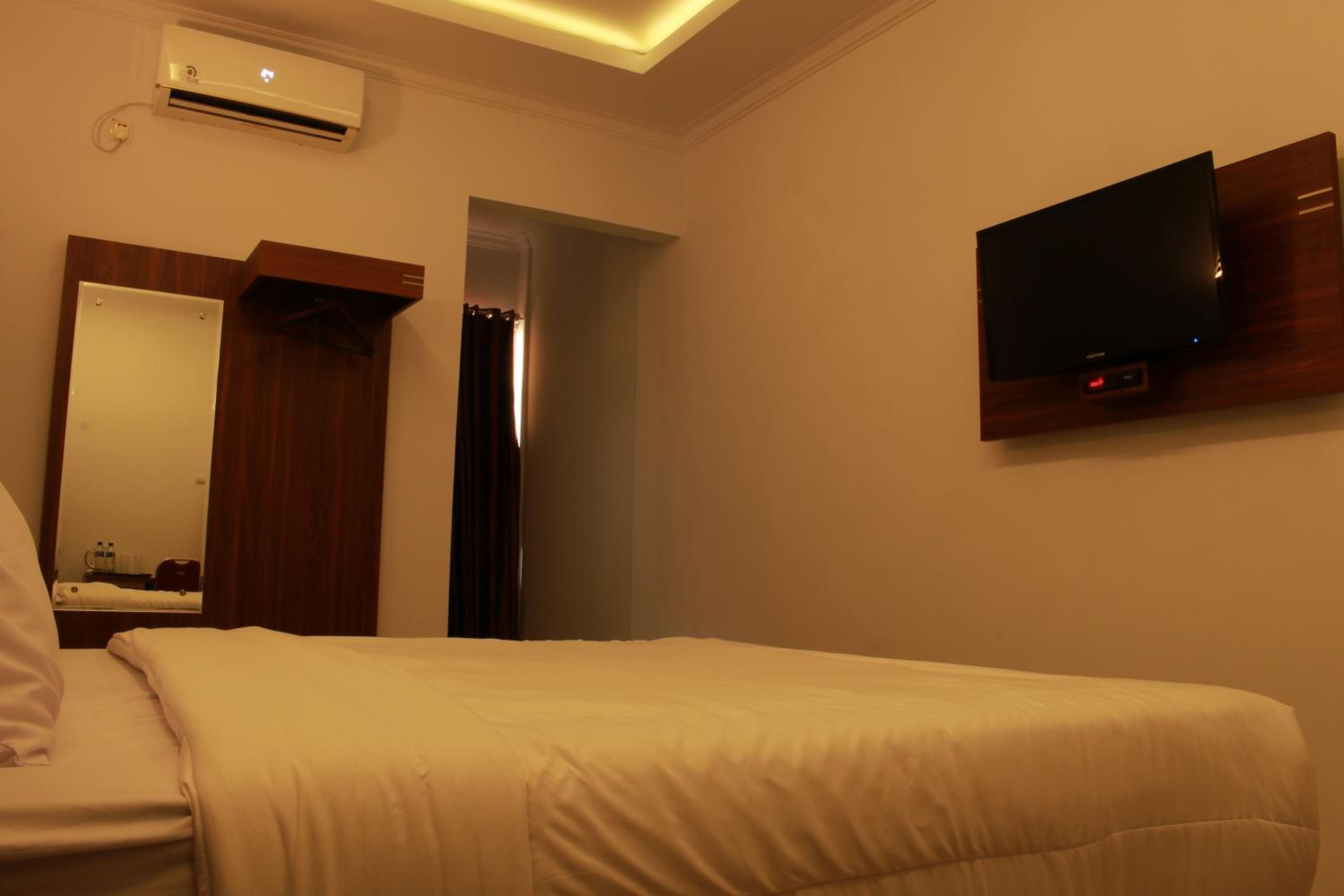 Aluky Hotel 11/15