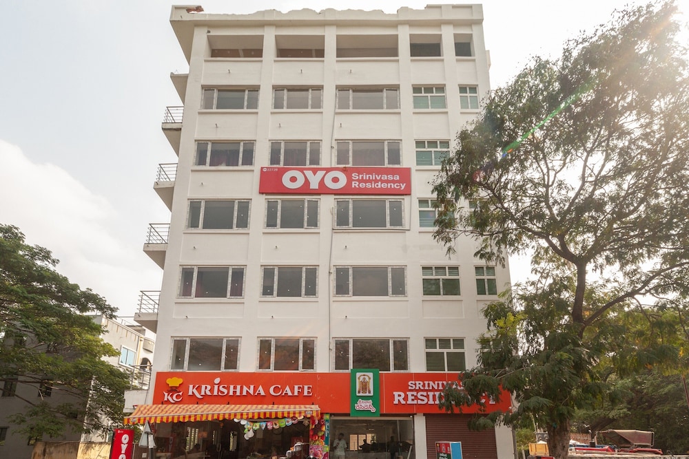 Oyo 27775 Hotel Srinivasa Residency 1/26