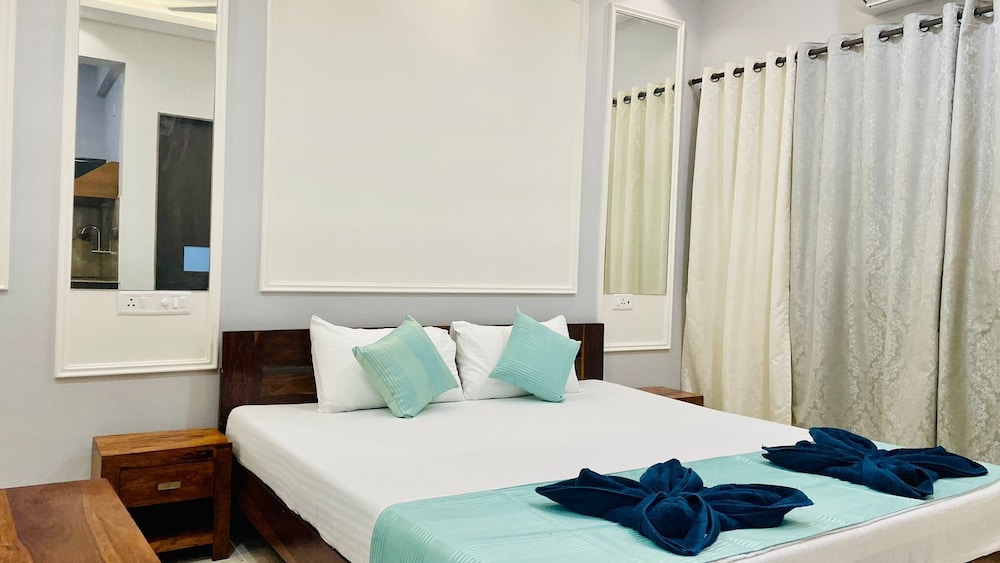 Monarch Suites 5/40