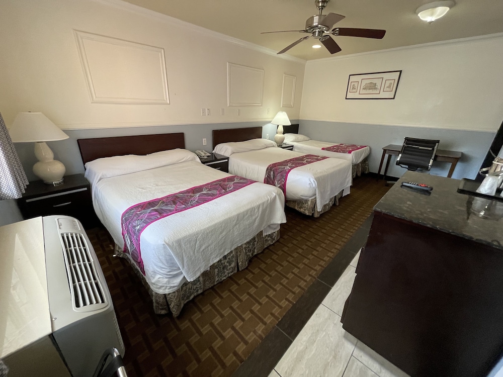 Hollywood Guest Inn 10/23