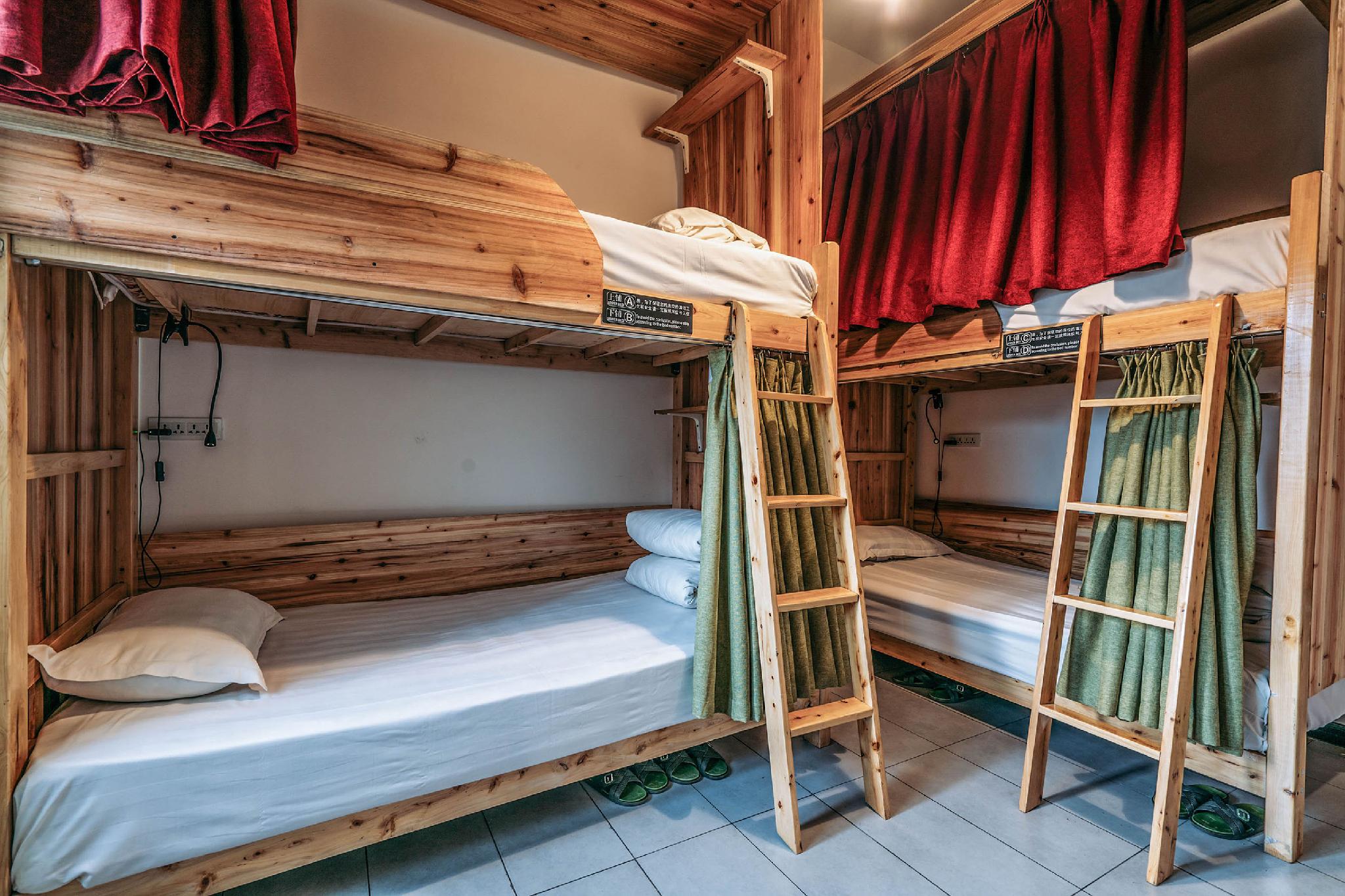 Private, Mixed Dorm, 4 Beds