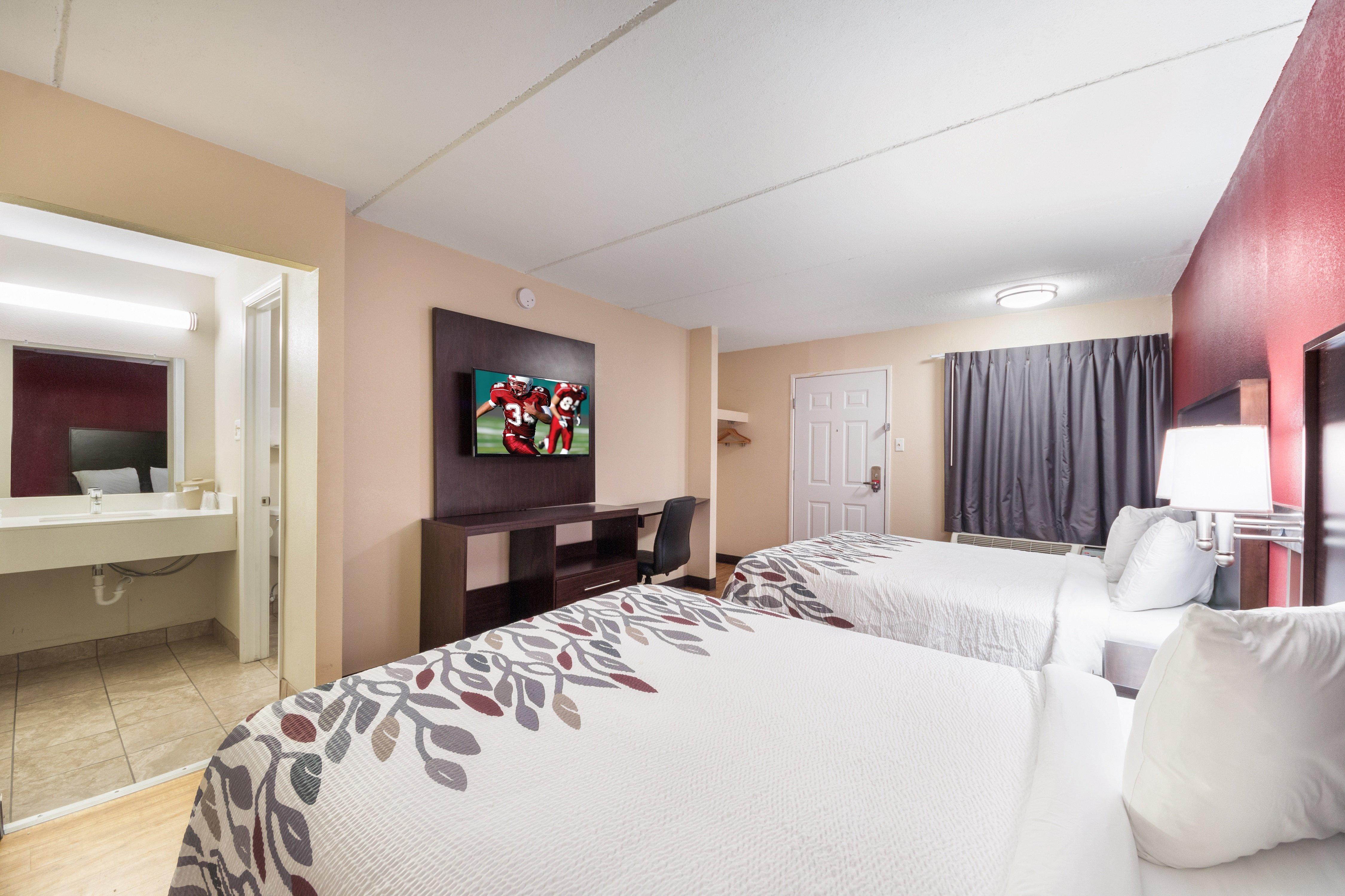 2 Queen Beds - Non-Smoking, Micfridge
