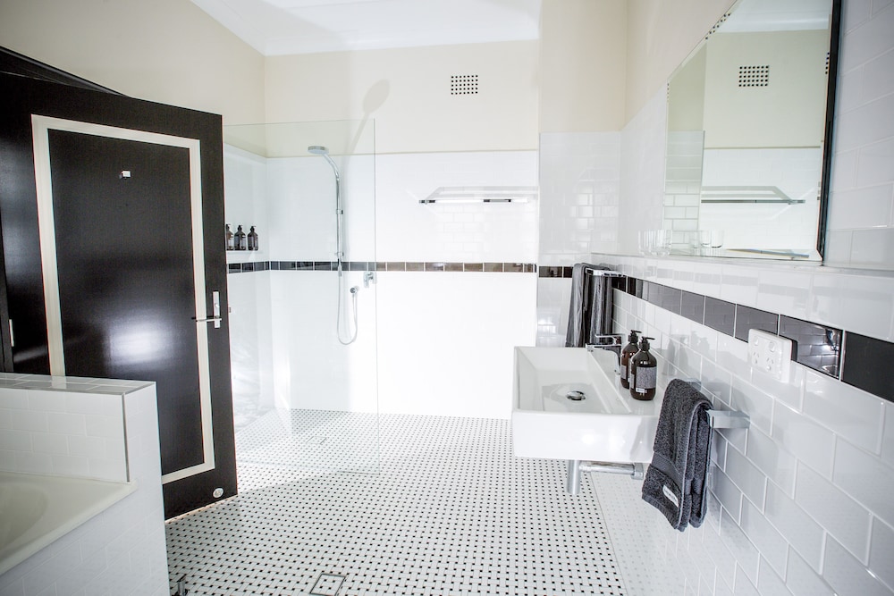 The Commercial Boutique Hotel 11/60