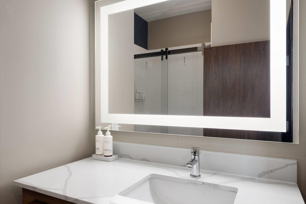 La Quinta Inn & Suites by Wyndham Athens 49/49