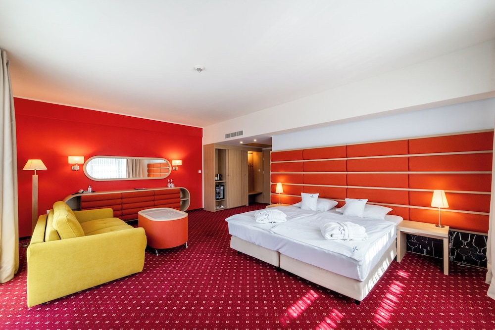 Grape Town Hotel 8/50