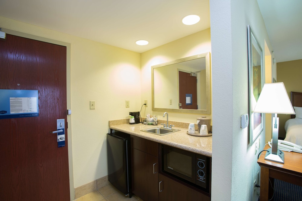 Hampton Inn Suites Savannah I 95 South Gateway 27/32