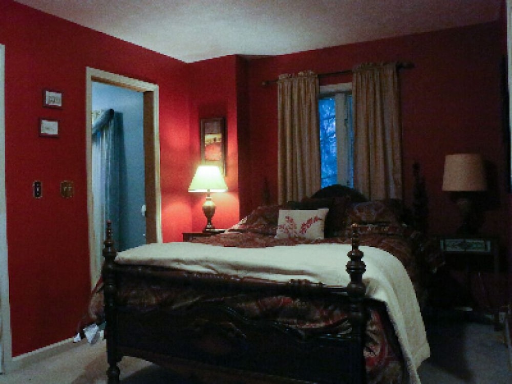 Lil Black Bear Inn 35/74