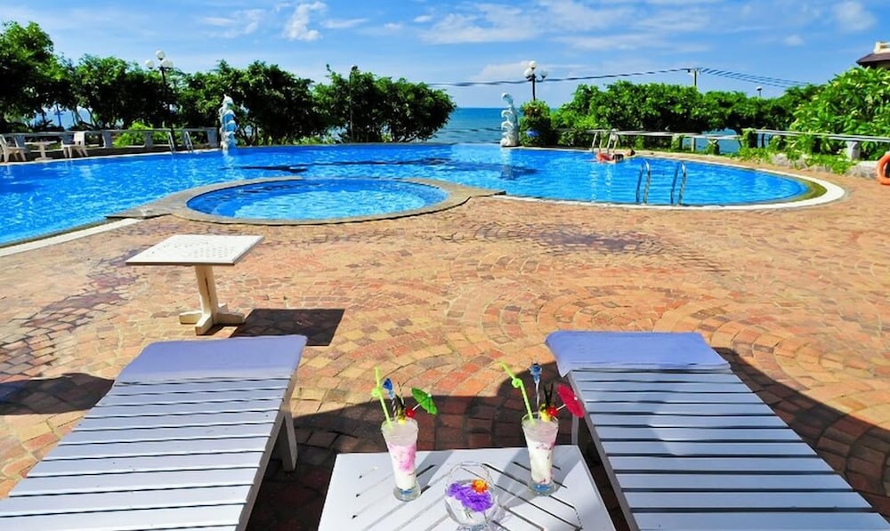 Beachfront Hotel 42/57