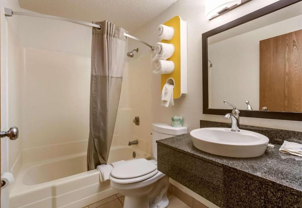 Motel6 Albert Lea, MN 56/59