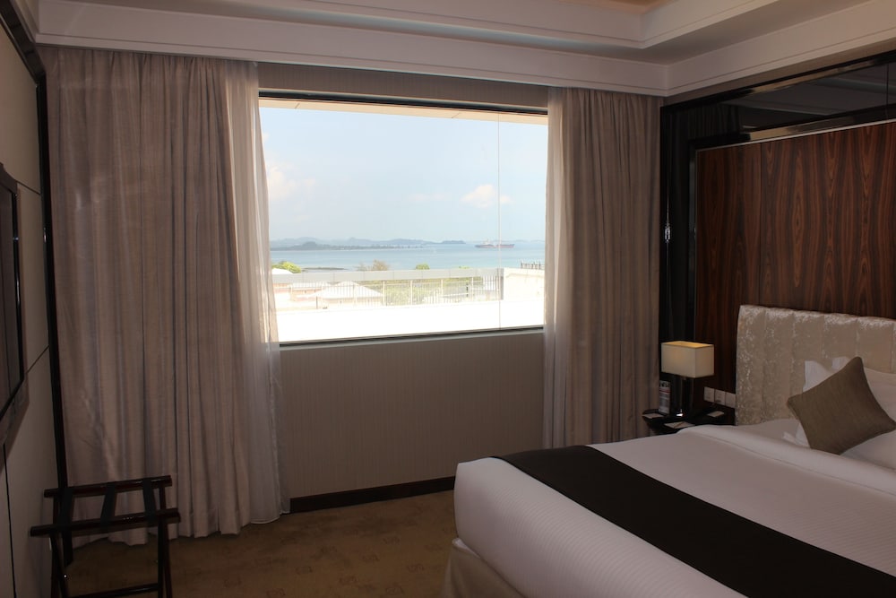 SWISS-BELHOTEL HARBOUR BAY 33/81