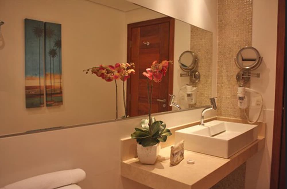 Abayomi Hotel 48/48