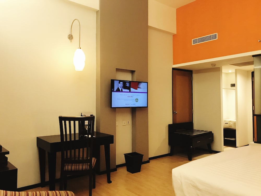 Mercure Surabaya Grand Mirama 68/81