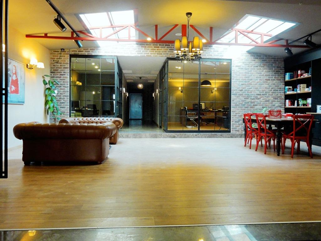 AKIN SUITES 3/24