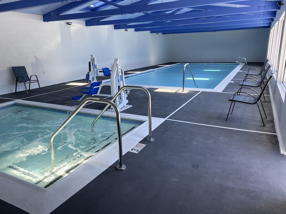 Surf City Inn And Suites 33/50