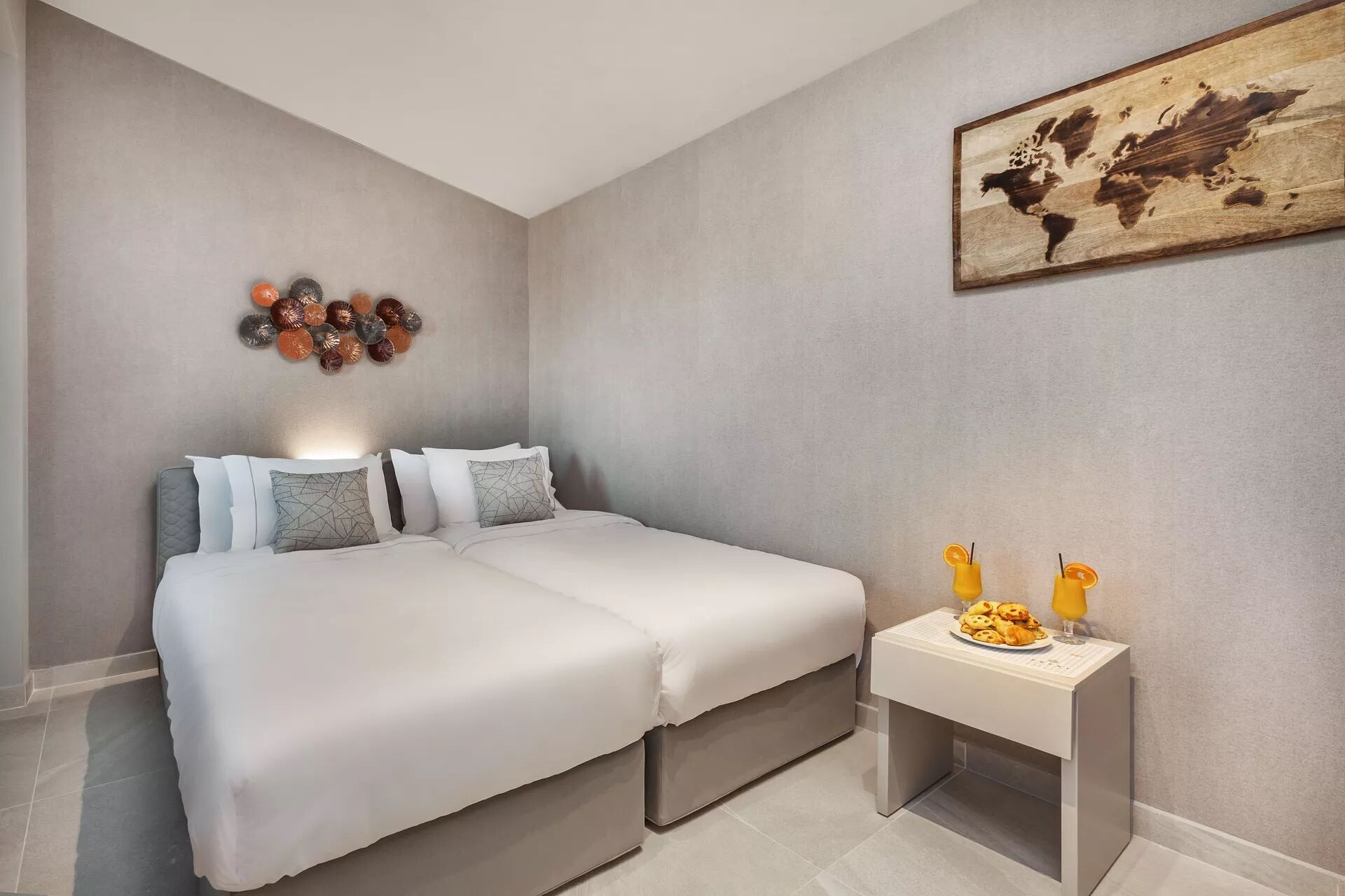PREMIUM, APARTMENT, QUEEN AND TWIN BEDS, POOL VIEW