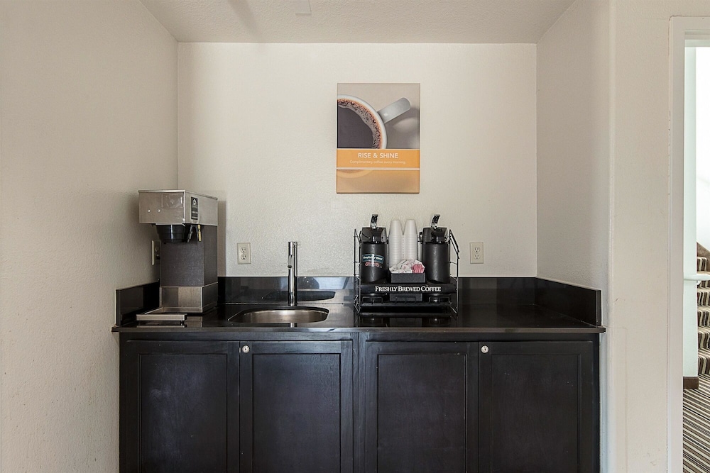 Motel6 San Antonio, TX - Downtown - Alamo Dome 11/54