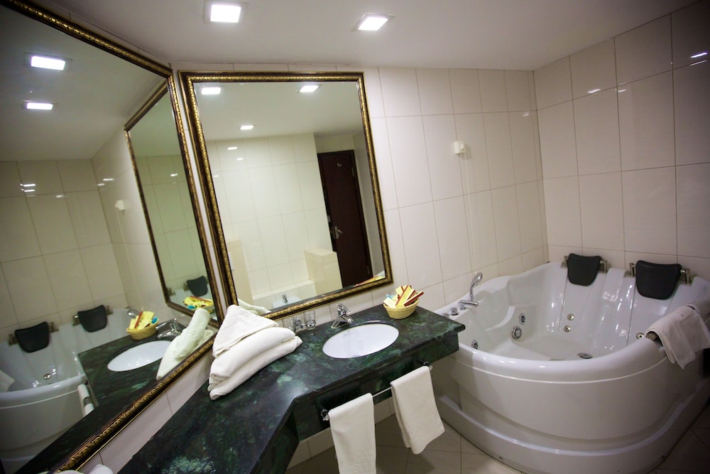 Hotel Delta 4 44/44