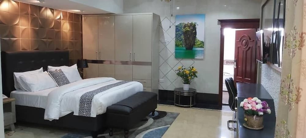 Lantana Hotel 24/46