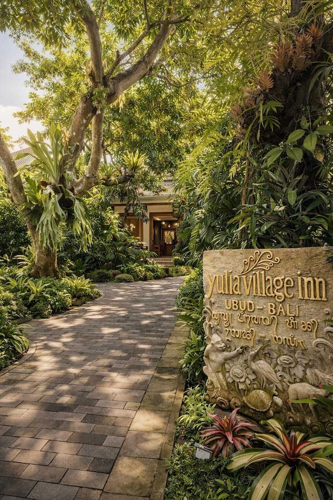 YULIA VILLAGE INN 45/52