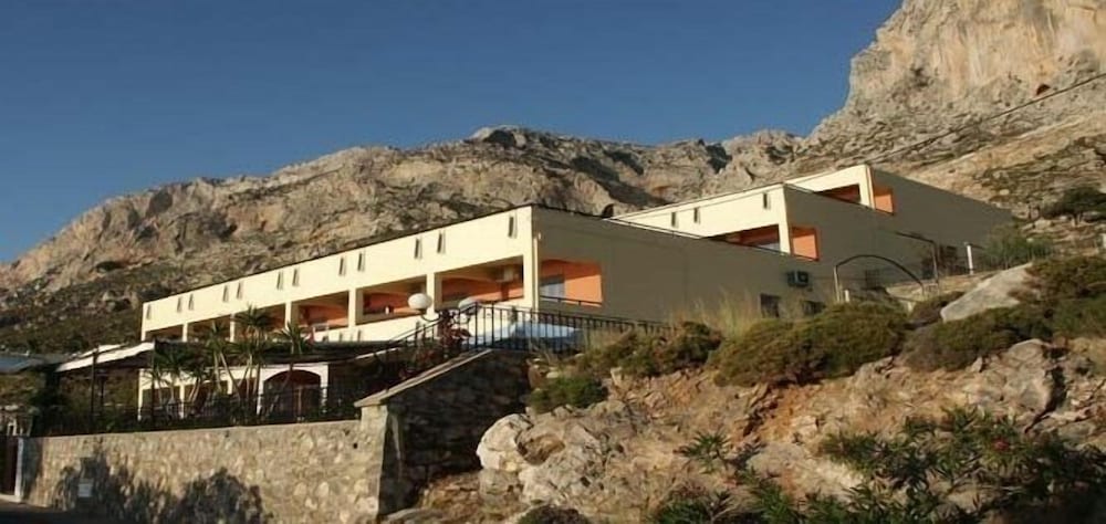 Philoxenia Hotel 32/35