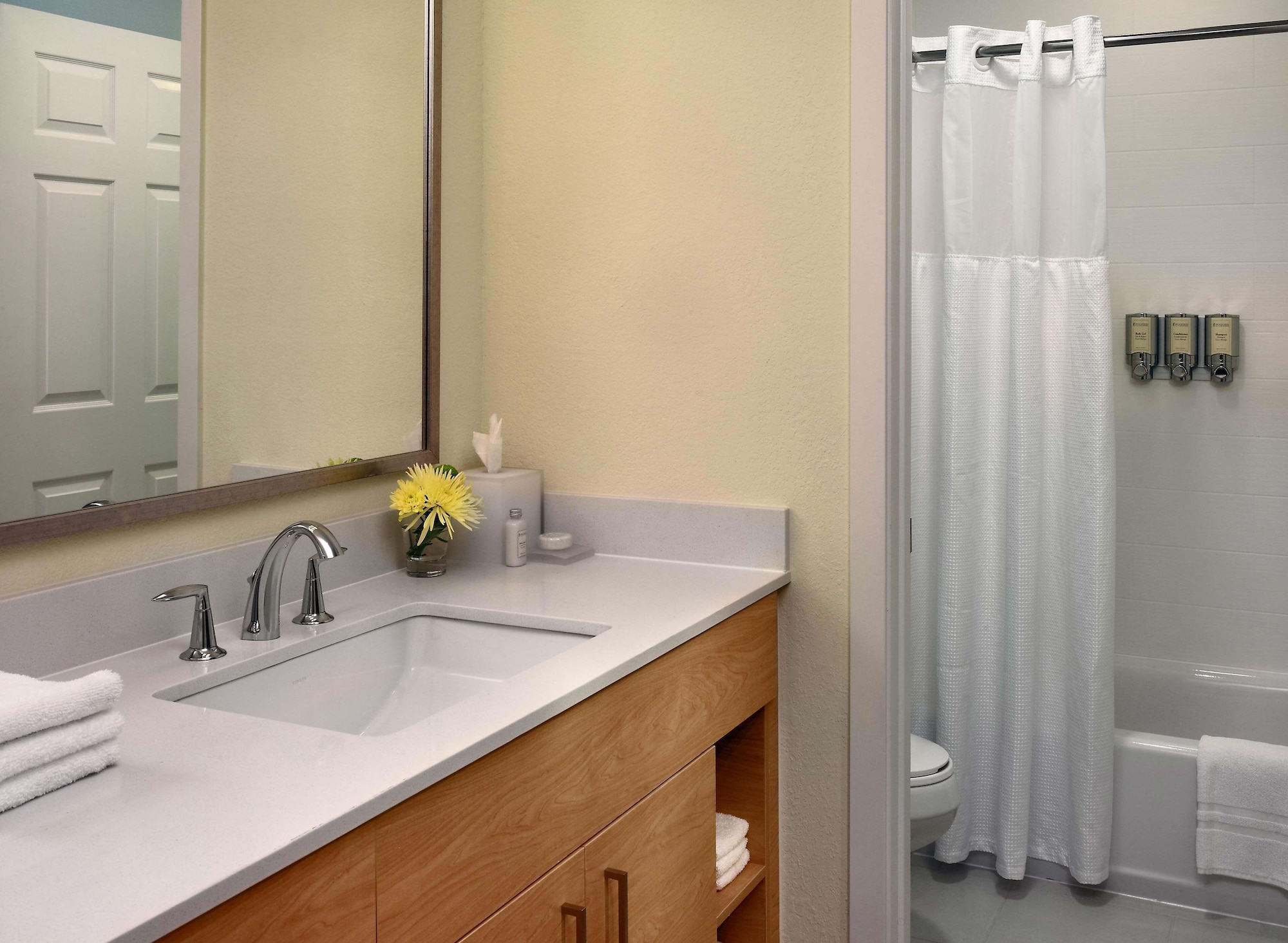 جناح سوبيريور بسرير كينج وسريرين كوين بغرفتي نوم، Sonesta ES Suites Andover Boston 5/6