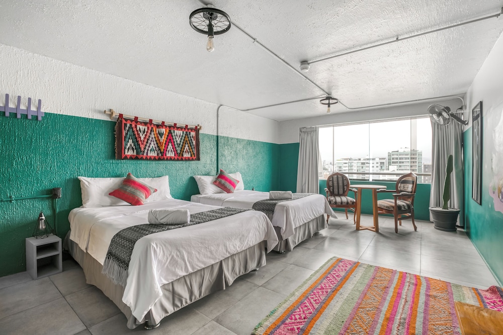 STANDARD, TWIN BEDS, PRIVATE BATHROOM
