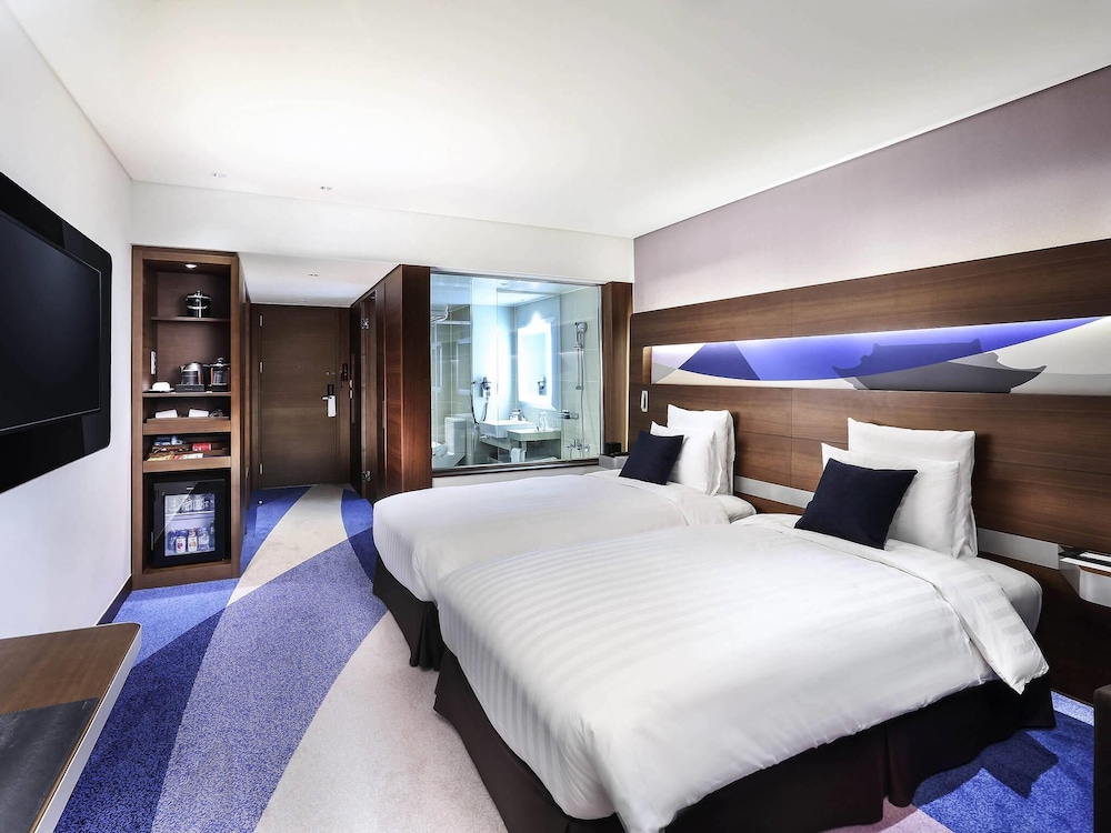 EXECUTIVE, KING BED