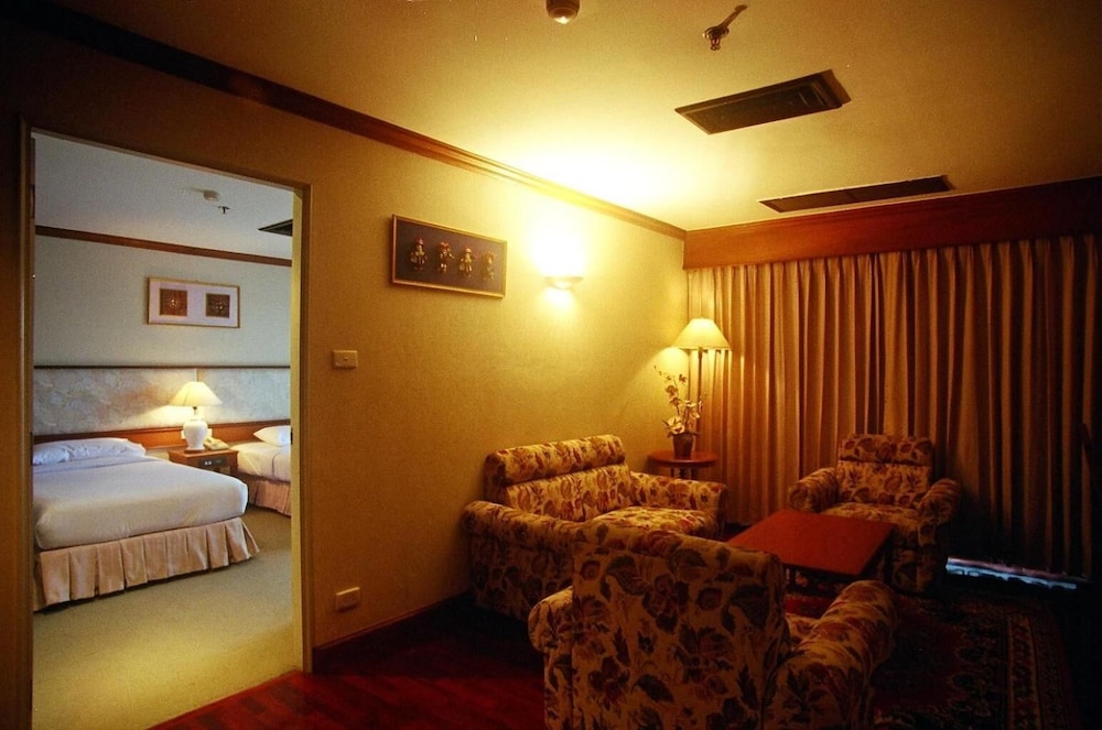 Ebina House 37/60