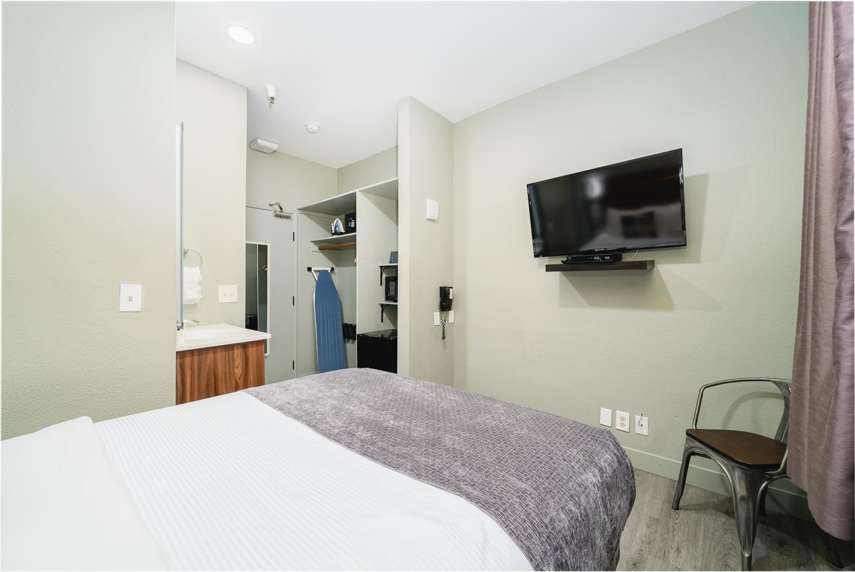 Room, Double Bed, Pet Friendly, Urban Boutique Hotel 5/10