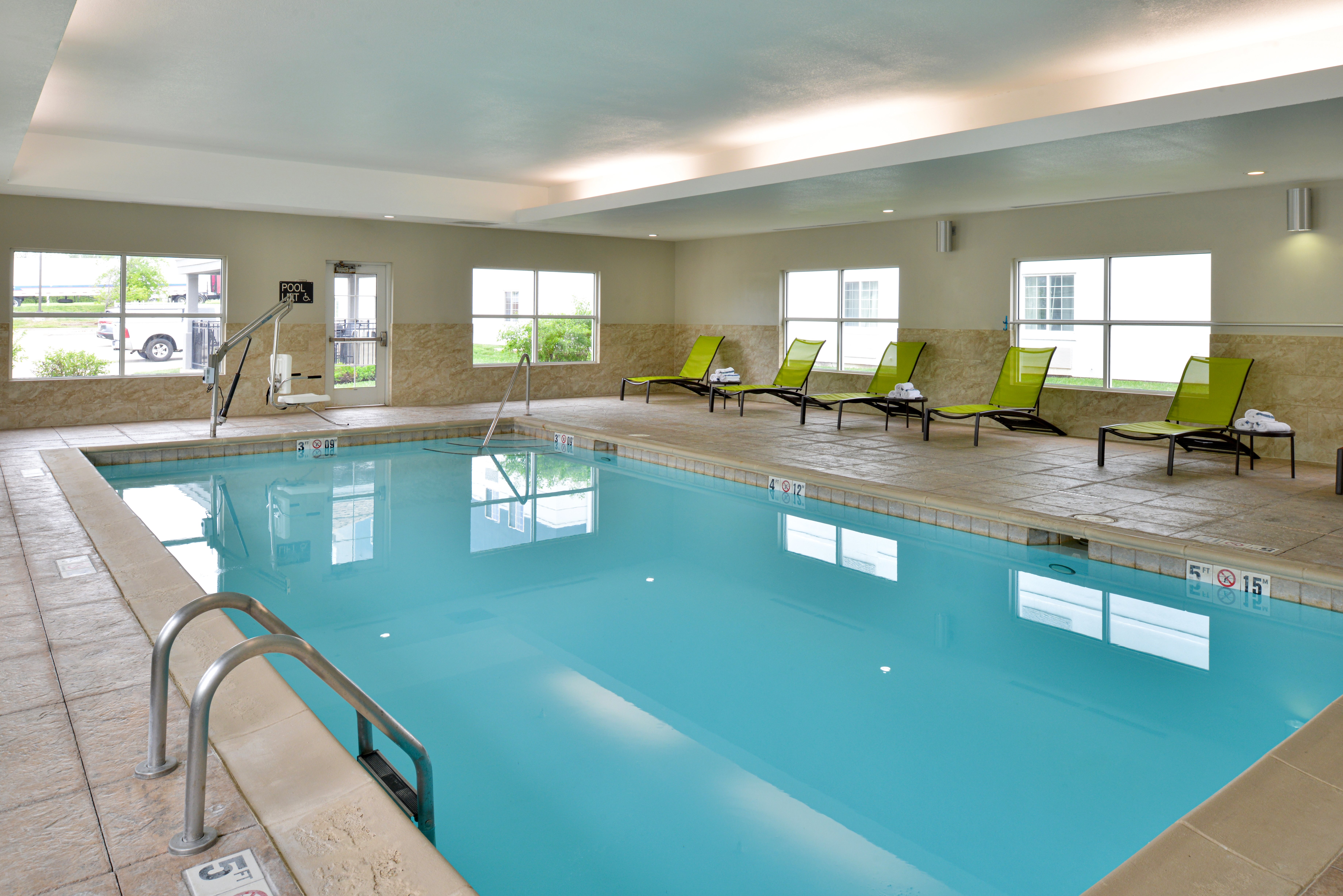 Candlewood Suites Kansas City Northeast 27/73