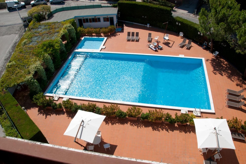 Hotel Touring Falconara Marittima 34/36