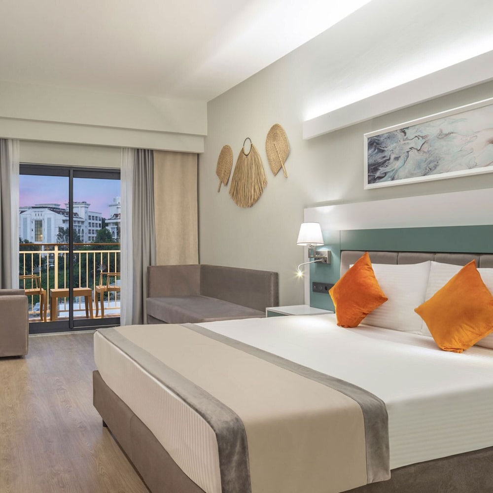 Arcanus Hotels Trendline Side 12/50