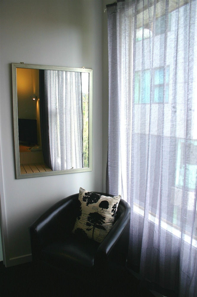 Parnell Pines Hotel 21/25