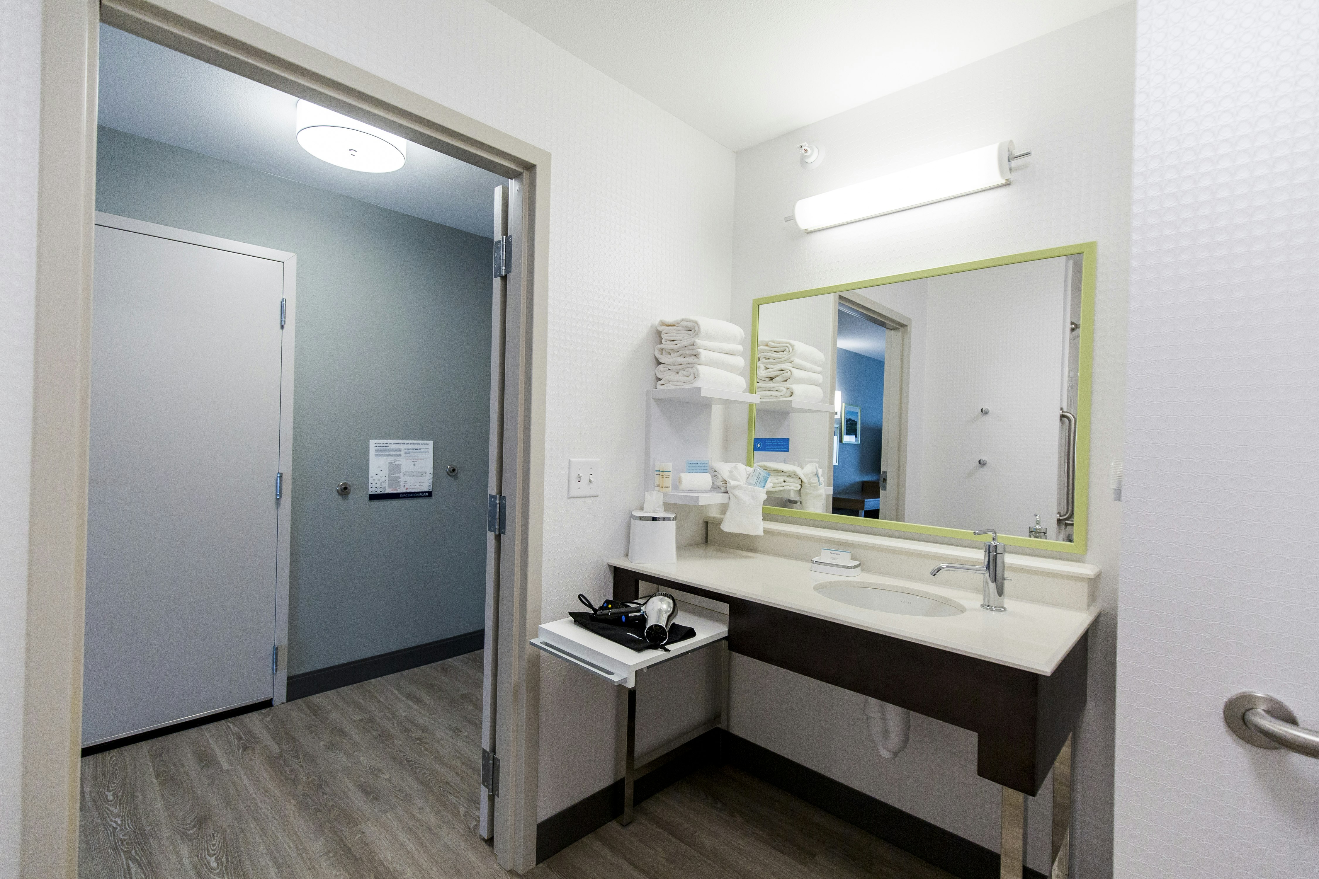 Hampton Inn Bismarck 77/78