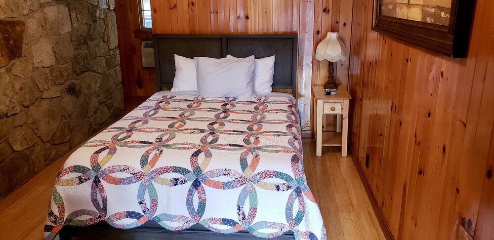 Marshall's Creek Rest Motel 43/71