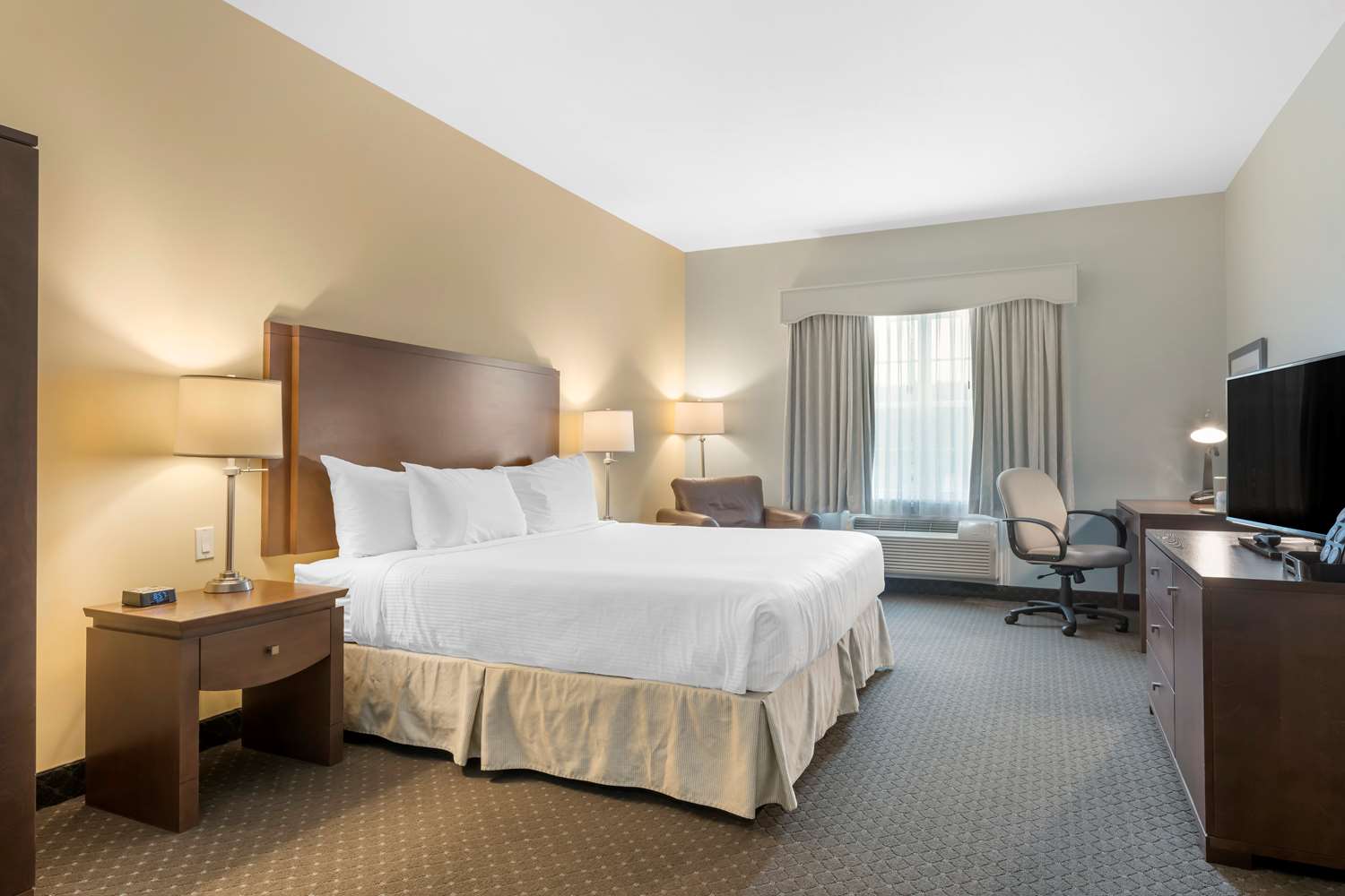 Room, King Bed, Best Western Plus Liverpool Hotel & Conference Centre 2/4