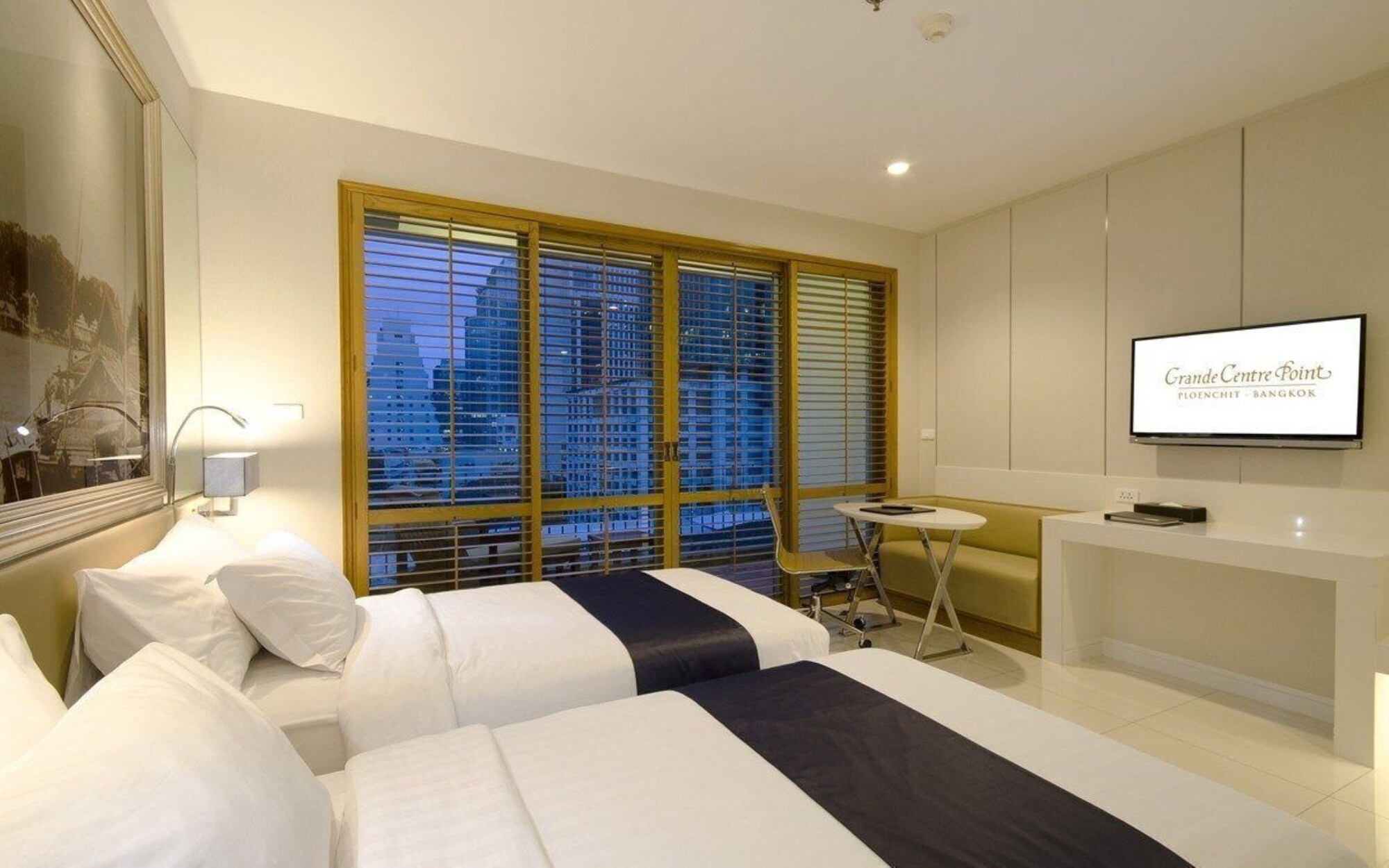 Superior, Double Bed, Balcony, Grande Centre Point Ploenchit Bangkok 5/10