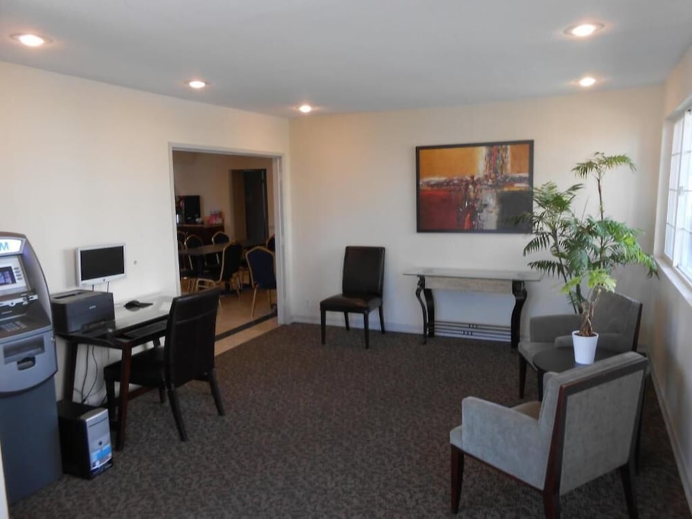 Queens Inn Anaheim 37/57