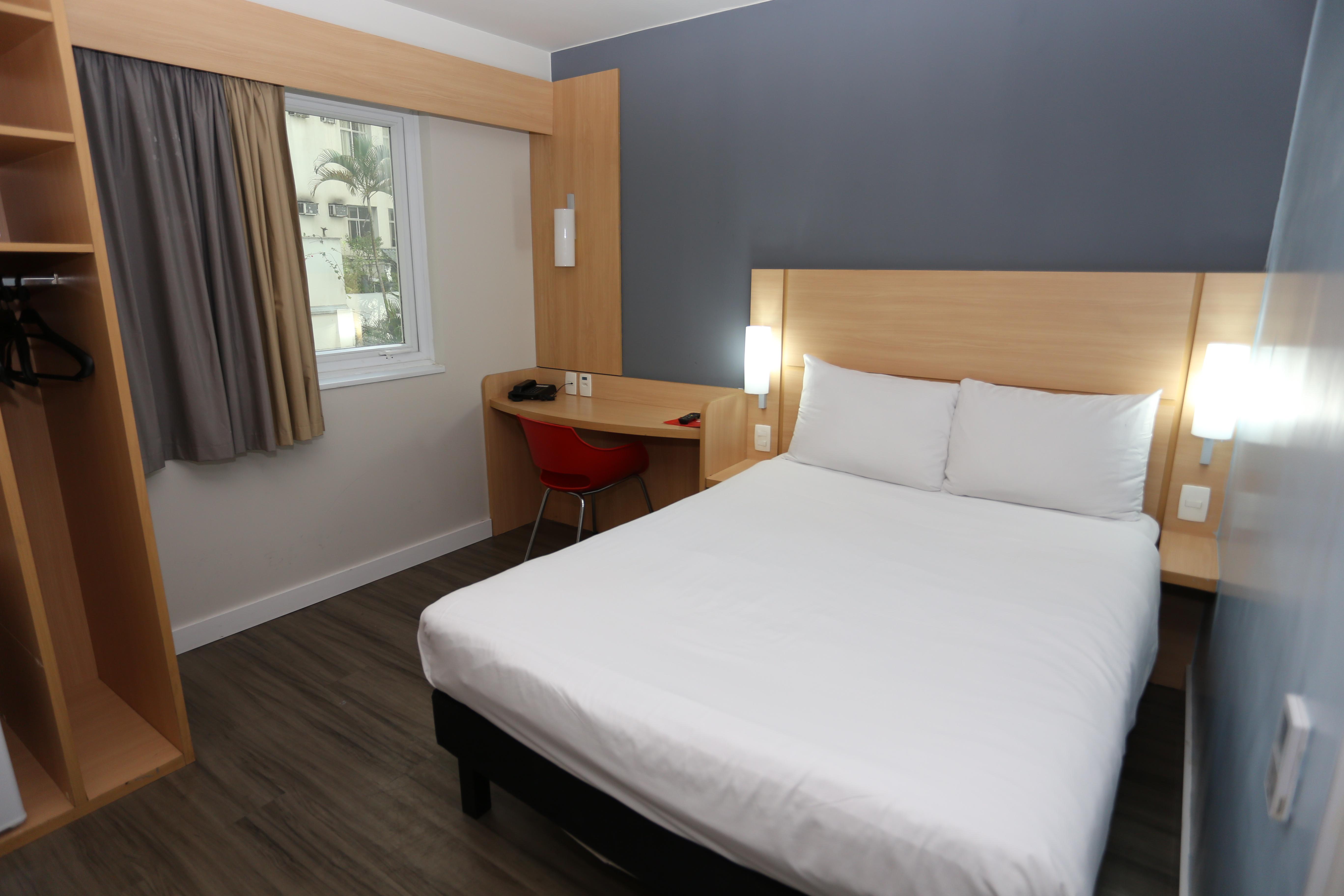 Room, Street View, Accessible