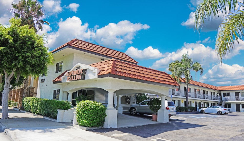 Hawthorne Plaza Inn 5/40