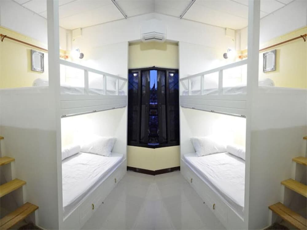 Chiangmai Gate Capsule Hostel 50/50