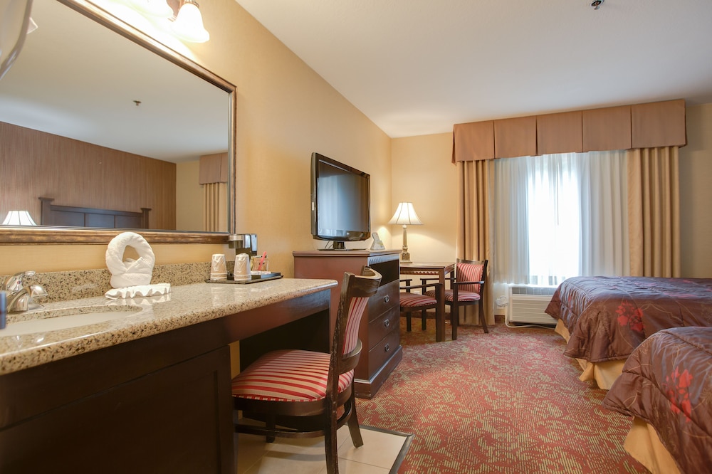Castle Inn And Suites 20/38