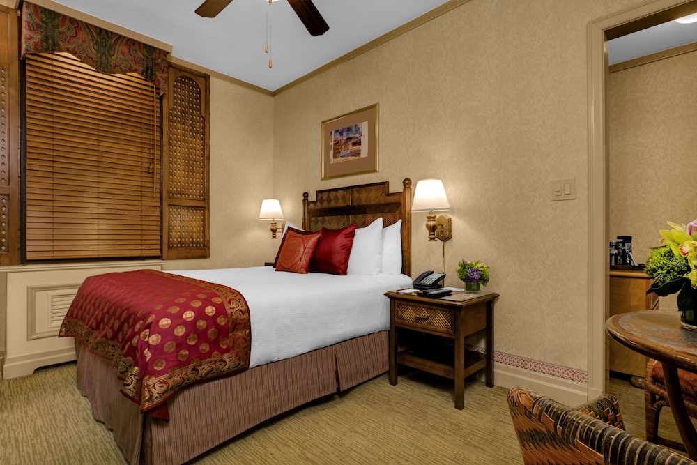 PETITE, QUEEN BED